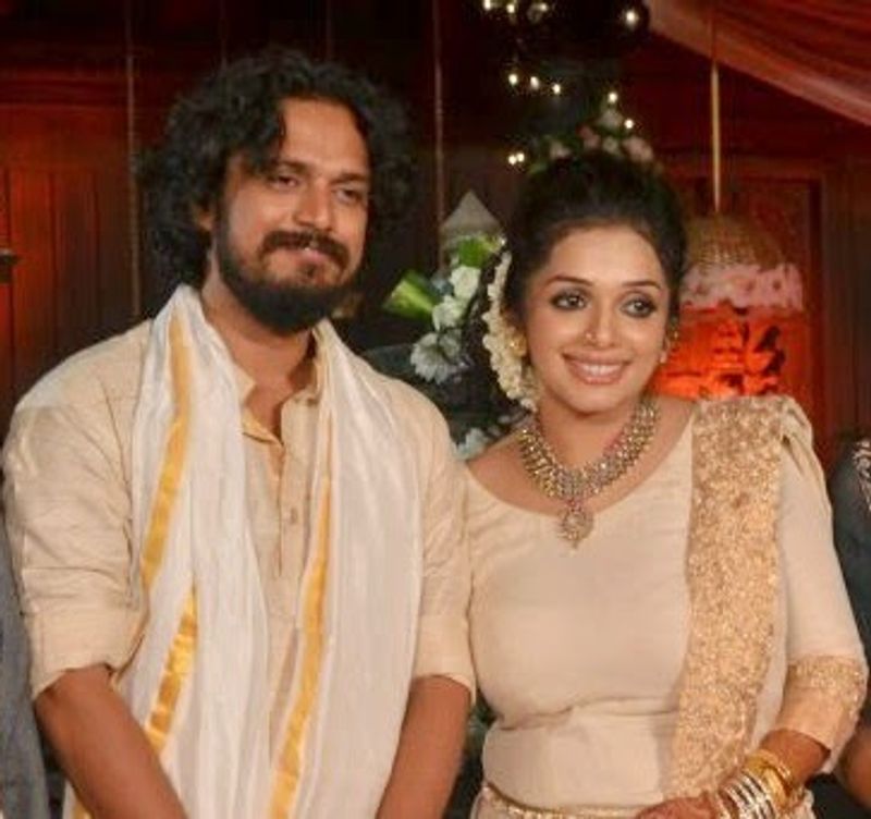 இந்த மனுவை விசாரித்த நீதி மன்றம் நடிகை ஆன் அகஸ்டினை பிப்ரவரி 9 ஆகும் தேதி நீதி மன்றத்தில் ஆஜராக நோட்டீஸ் அனுப்பியுள்ளதாக தெரியவந்துள்ளது.