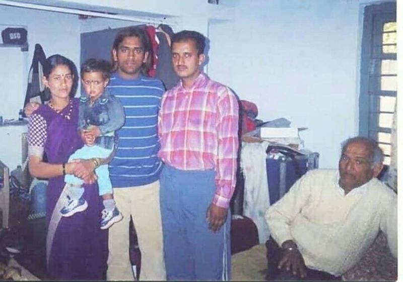 మహేంద్ర సింగ్ ధోనీ తండ్రి పాన్ సింగ్...