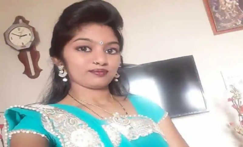 पुलिस पूछताछ में आरोपी सौरभ ने बताया कि मैं प्रिया से प्यार करता था, लेकिन अचानक घर वालों ने प्रिया की शादी श्याम से करा दी। फिर तीन साल बाद हम दोनों एक बार फिर मिले। इसके बाद कई बार दोनों में संबंध बने। जब इस बात की भनक पति को लग गई तो प्रेमी ने कहा कि पति को छोड़कर वो उसके पास चली आए। पहले तो प्रिया दोनों को छोड़ने पर राजी नहीं हुई। बाद में उसने कहा कि वो पति को छोड़ देगी। सबकुछ छोड़कर हम दोनों एक बार फिर से जिंदगी की शुरुआत करते हैं। 