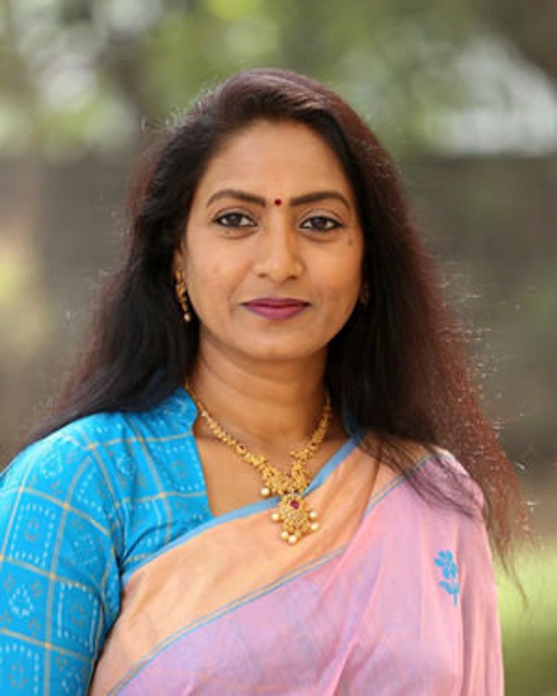 உரிய சிகிச்சைக்கு பின் நடிகை ஆமனி விரைவில் டிஸ்சர்ஜ் செய்யப்படுவார் என கூறப்படுகிறது. அதே போல் தற்போது இவர் நடித்து வரும் படமும் ஒருவாரத்திற்கு நிறுத்திவைக்கப்பட்டுள்ளதாக கூறப்படுகிறது.