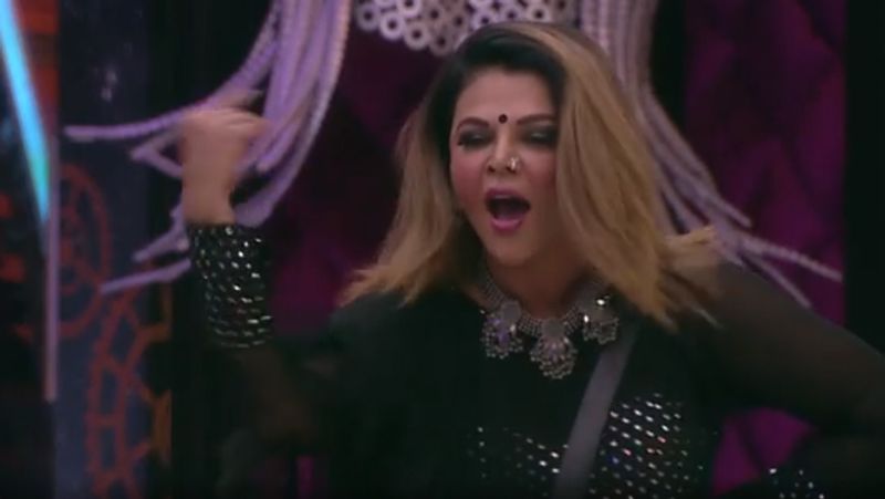 मीडिया रिपोर्ट्स में ये दावा किया जा रहा है कि राखी ने मेकर्स के कहने पर इस घटना को अंजाम दिया है। सूत्रों की मानें तो मेकर्स ने पहले से ही प्लानिंग की हुई थी कि किस तरह से राखी, अभिनव के करीब जाएंगी। 