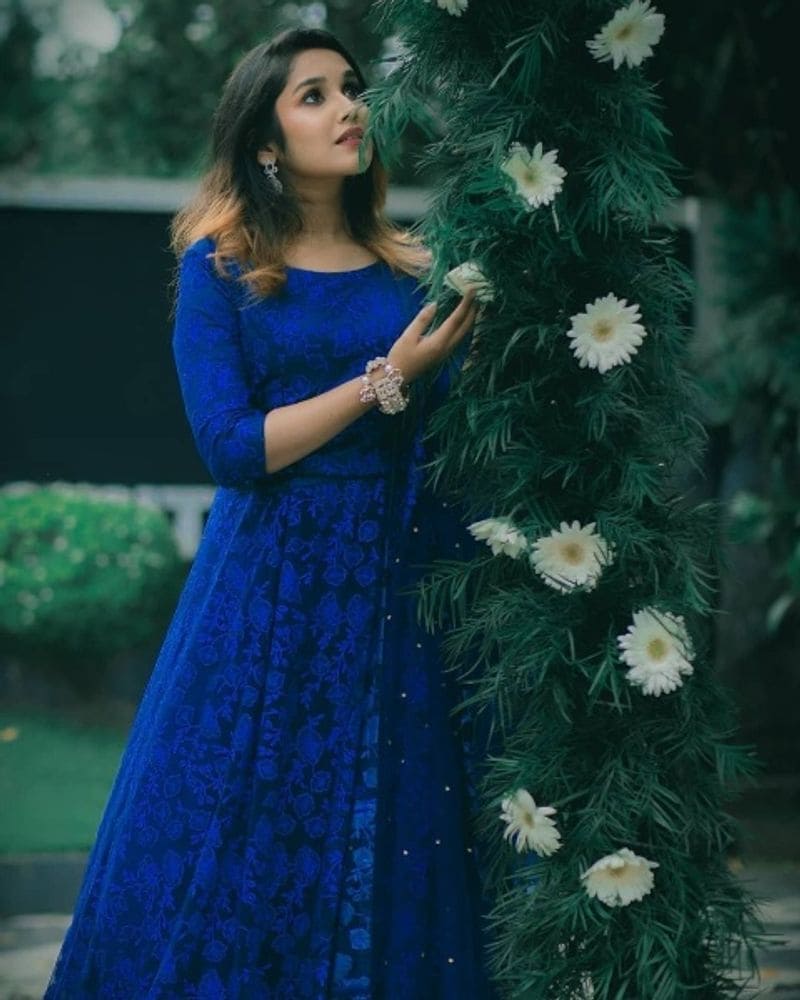 
அதே போல் லேடி சூப்பர் ஸ்டார் நயன்தாராவின் மினியேச்சர் போலவே இருப்பதால் அனிகாவை குட்டி நயன் என செல்லமாக ரசிகர்கள் கொண்டாடி வருகின்றனர்.