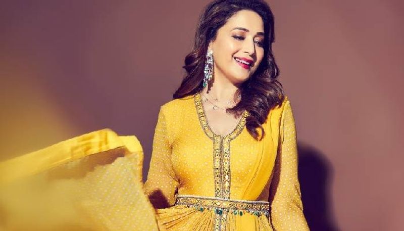 <p>মাধুরী এক কথায় বলতে গেলে আজও বলিউডের হার্ট থ্রোব। তাঁকে নিয়ে ভক্তমনে কৌতুলের শেষ নেই। </p>