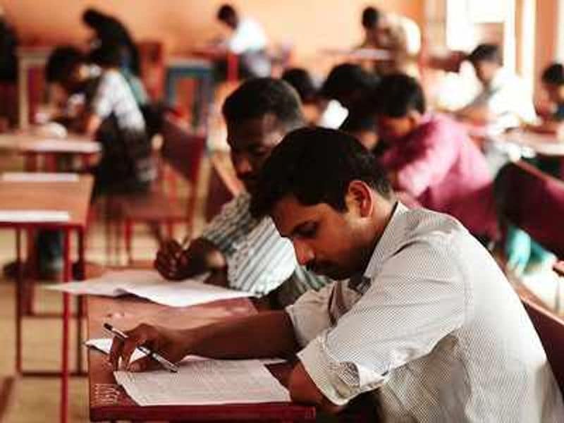 UPSC Mains की तैयारी:
UPSC Mains की तैयारी की बात करें तो लगभग 3/4th Syllabus, प्रीलिम्स की तैयारी के दौरान ही हो जाता है, बस दोनों की अप्रोच अलग-अलग है। उदाहरण के लिए मान लीजिये कोई स्कीम आई है तो UPSC Prelims की तैयारी के आपको फैक्ट्स एंड फिगर्स पता होना चाहिए लेकिन UPSC Mains की बात करें तो आपको कई चीजे पता होना चाहिए-
- ये स्कीम आपको कब और क्यों लांच हुई
- ये स्कीम के लिए किस समिति के कौन से और क्या रिकमेंडेशन थे
- इस स्कीम में क्या दिक्कतें हैं कि जिनके बारे में एक्सपर्ट्स बात कर रहे हैं
- इस स्कीम को इम्प्लीमेंट करने का कोई बेहतर तरीका
UPSC Mains में Factual के साथ-साथ Analytical अप्रोच ज़रूरी है।