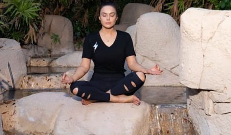 सूनामी के भयानक लहर में अपनों को खोना प्रिटी की जिंदगी के लिए बड़ा टर्निंग प्वॉइंट था। एक्ट्रेस ने खुद इस पर चर्चा की थी। उन्होंने कहा था कि वो वापस सोचते हुए आईं कि वो आखिर बच क्यों गईं, तो इसलिए उन्होंने सोचा कि उन्हें अपनी जिंदगी के साथ वही करना चाहिए, जो वो सच में करना चाहती हैं। 