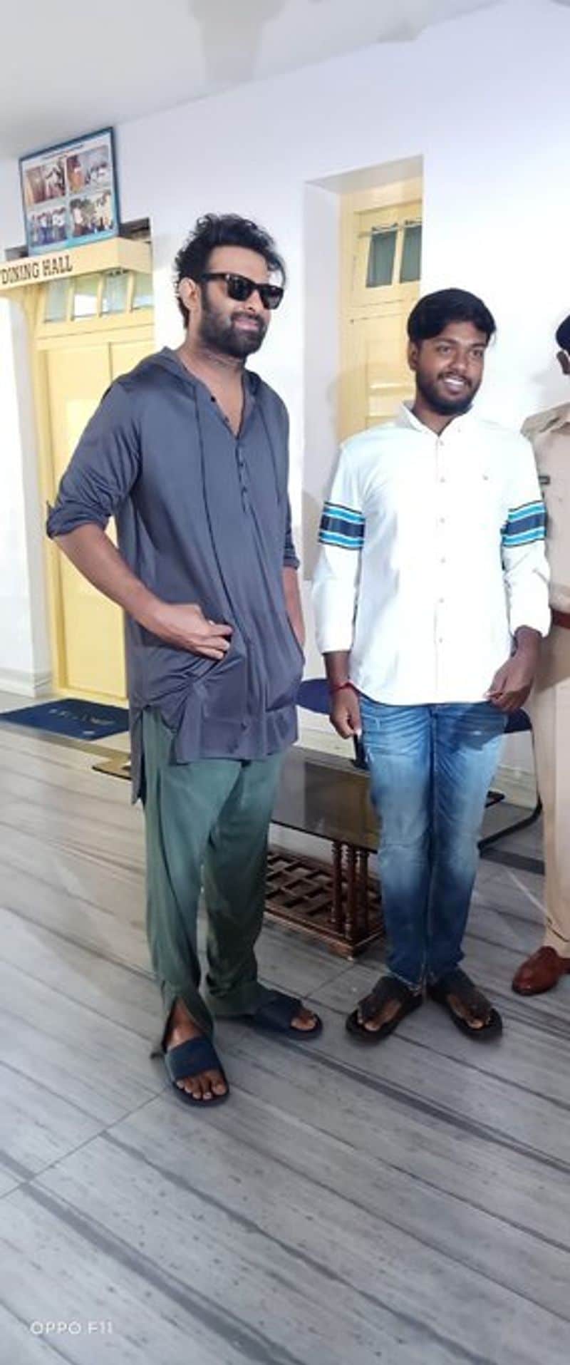 ఈ సందర్భంగా షూటింగ్ను తిలకించేందుకు కరీంనగర్, గోదావరిఖని, పన్నూరు, లద్నాపూర్, నాగేపల్లి, రాజాపూర్, సెంటినరీకాలనీ, కమాన్పూర్, మంథని, పెద్దపల్లి ప్రాంతాల నుంచి అధిక సంఖ్యలో అభిమానులు తరలివచ్చారు.