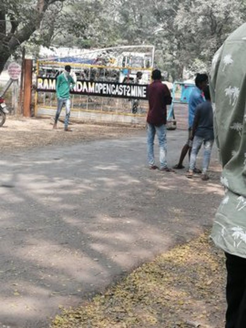 రామగుండం అడిషనల్ డీసీపీ(అడ్మిన్) సంజీవ్, మంథని సీఐ మహేందర్ ఆధ్వర్యంలో పోలీసులు ముందుజాగ్రత్తగా ఎవరినీ షూటింగ్ స్పాట్కు రాకుండా చర్యలు తీసుకున్నారు.