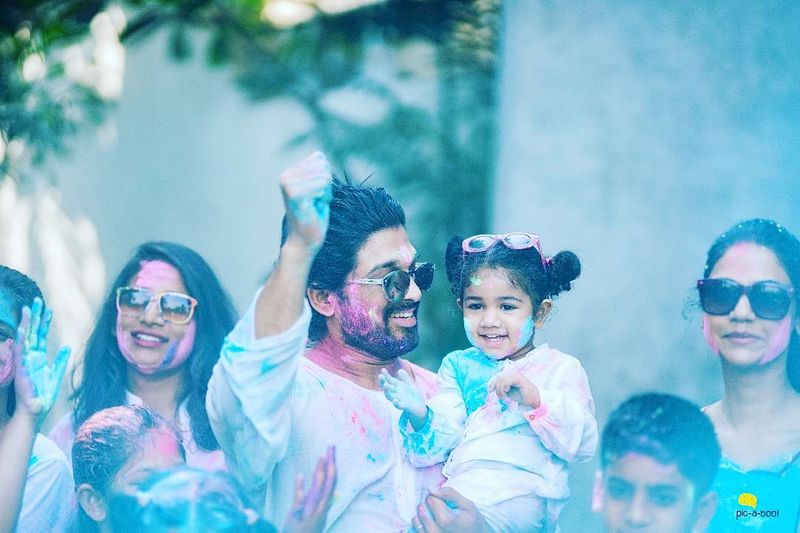 ముద్దొచ్చే మాటలు, ఆకట్టుకొనే ఎక్స్ప్రెషన్స్ తో అర్హ చిన్నప్పటి నుండే ఫ్యాన్స్ ని సంపాదించుకుంటున్నారు. 2016లో పుట్టిన అర్హ ఐదేళ్లు కూడా నిండకుండానే స్టార్ అయిపోయింది.