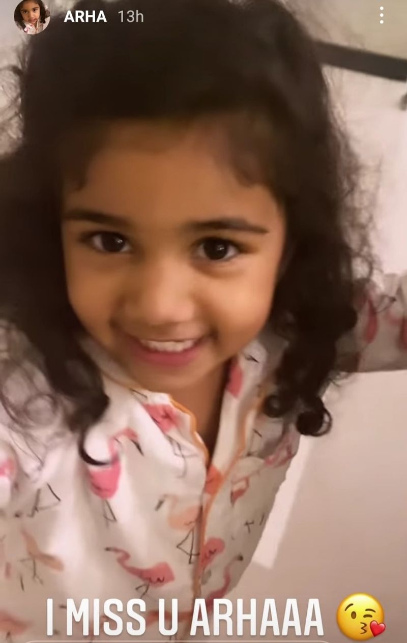 సదరు వీడియో ఇంస్టాగ్రామ్ స్టేటస్ లో పోస్ట్ చేసిన అల్లు అర్జున్ ... ఐ మిస్ యూత్ అర్హ అని కామెంట్ కూడా పెట్టారు. పిల్లల్ని ఎంతగానో ప్రేమించే అల్లు అర్జున్ సమయం దొరికితే వారితోనే గడుపుతారు.