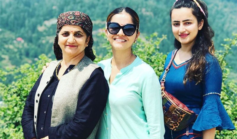 ज्योतिका के अलावा सृष्टि रोडे, राहुल महाजन और एकता कौल ने भी 'बिग बॉस' मेकर्स और होस्ट सलमान खान पर राखी को सपोर्ट करने को लेकर गुस्सा निकाला और राखी की हरकतों को घटिया बताया है। 