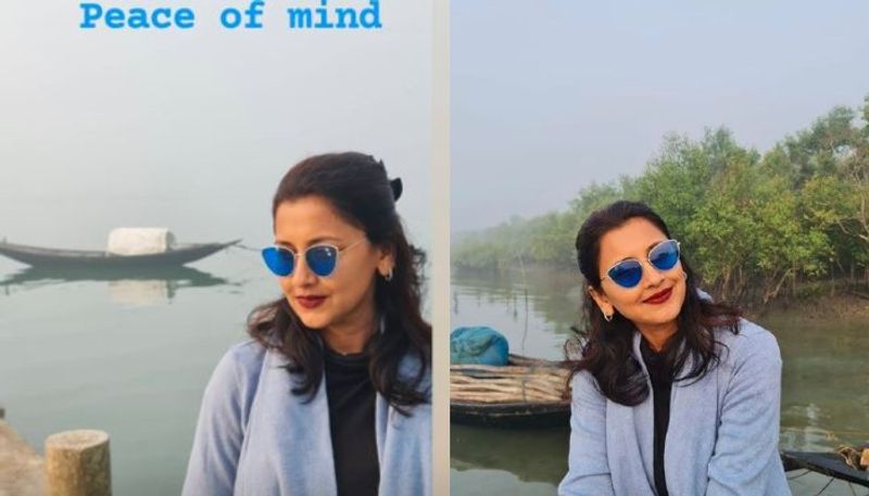 হালকা বেগুনি রঙের সোয়েটশার্ট হোক বা নীল রঙের শ্রাগ স্টাইল পোশাক, রচনার ফ্যাশন টিপস পেতে আগ্রহী নেটদুনিয়ার মহিলারা। রচনা যে আজও নেটদুনিয়ার হটকে তাতে কোনও সন্দেহ নেই।