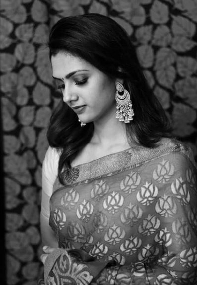 இதை தவிர, ஐஸ்வர்யா ராஜேஷ் நடித்த 'லட்சுமி' படத்திலும் டான்ஸ் டீச்சர் கதாபாத்திரத்தில் நடித்திருந்தார் சோபியா.