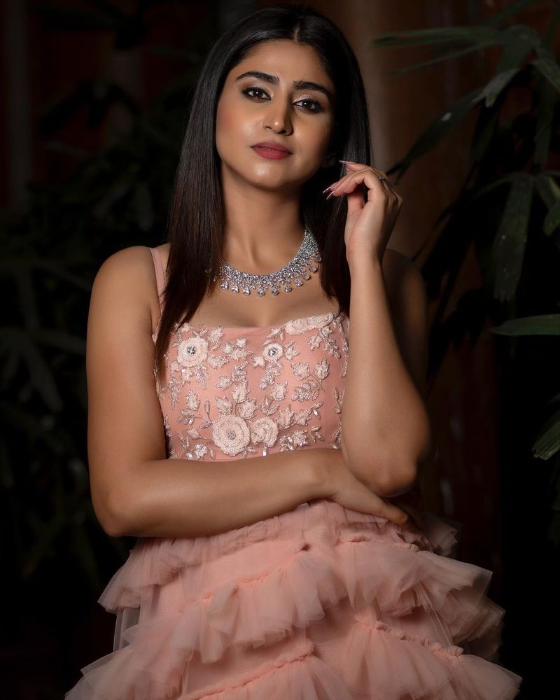 జబర్ధస్త్ షోకి పోటీగా స్టార్ మా ఈ కామెడీ స్టార్స్ షోని ప్రారంభించినట్లు తెలుస్తుంది.