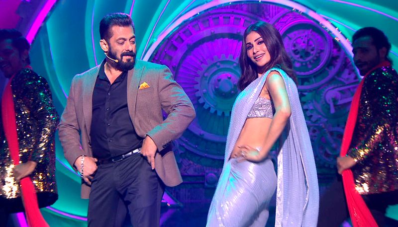 Rubina, Abhinav, Rakhi and the other housemates are asked a bunch of tough questions along with a smashing Rapid Fire Round which reveals a whole lot about the intentions and the game plans of all.
