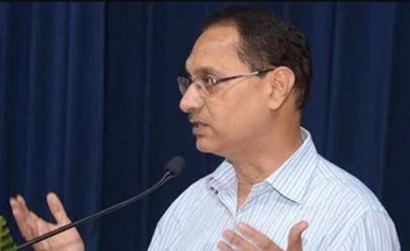 तुहीन कांत पांडे
तुहीन कांत पांडे निवेश और सार्वजनिक परिसंपत्ति प्रबंधन विभाग के सचिव हैं। कोरोना को देखते हुए इस बजट में उनकी भूमिका अहम हो जाती है। पांडे 1987 बैच के ओडिशा कैडर के IAS अधिकारी हैं। उन्हें 2019 में DIPAM का सचिव नियुक्त किया गया था।
