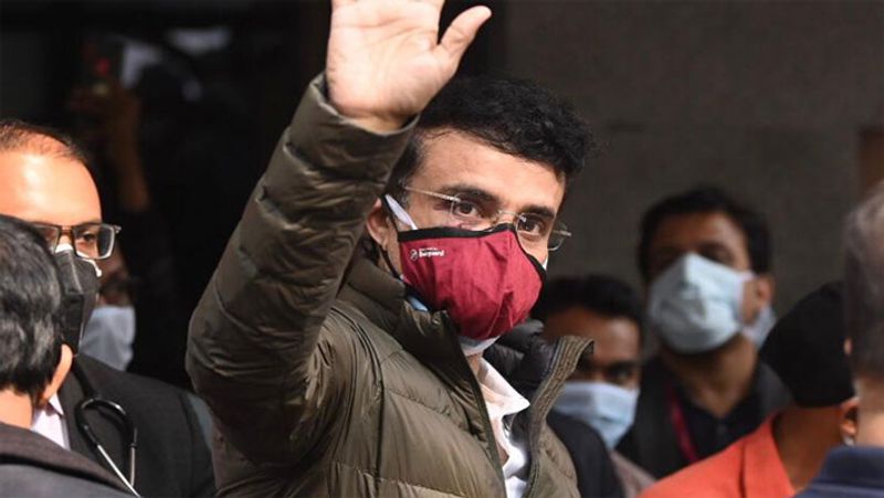 <p>জানুয়ারি মাসে হৃদরোগের কারমে ২ বার হাসপাতালে ভর্তি হতে হয়েছিল বিসিসিআই প্রেসিডেন্ট সৌরভ গঙ্গোপাধ্যায়কে। তার হার্টে দু দফায় তিনটি স্টেন্ট বসানে হয়।</p>