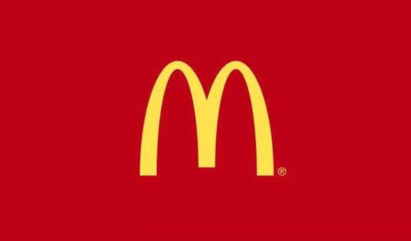 McDonalds: इस कंपनी के लोगो में एम् बना हुआ है। ये इसकी पहचान है। लेकिन 1960 में कंपनी इसका लोगो बढ़ने जा रही थी। तब इसके लोगो कन्सलटेंट ने बताया था कि कई लोगों को इसमें महिला का ब्रेस्ट नजर आता है, जिसके जरिये बच्चे का पेट सबसे पहले भरता है। 