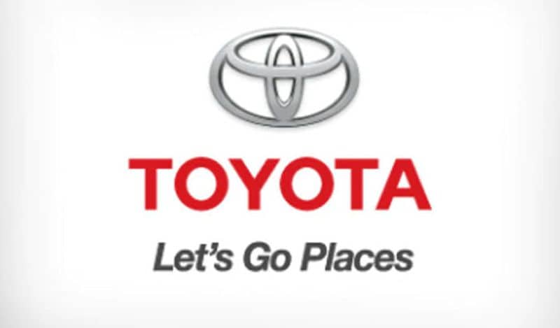Toyota: इस ब्रांड के लोगो में तीन तरह सर्कल्स नजर आते हैं। ये ग्राहकों का दिल और टोयोटा के दिल का मिलन दिखाते हैं। लोगो के पीछे का स्पेस अंतहीन संभावनाएं दिखाती है। साथ ही साथ अगर आप इसके लोगो को गौर से देखेंगे तो आपको इसमें ब्रांड के नाम की स्पेलिंग दिख जाएगी। 
