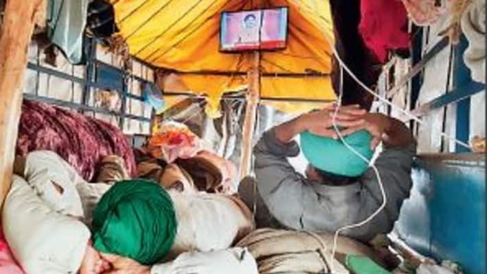 farmers protest delhi internet ban haryana khap panchayat kisan started putting tv and dish in trolleys kpr farmers protest delhi internet ban haryana khap panchayat kisan started putting tv and dish in trolleys kpr