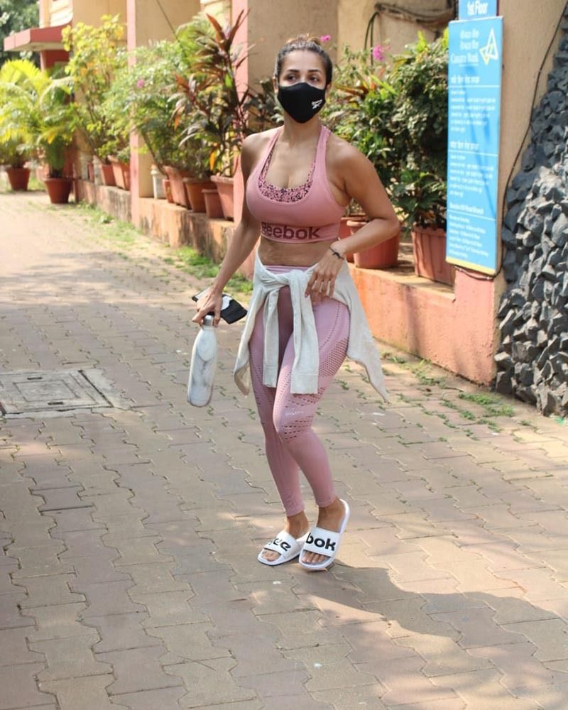 <p>বর্তমানে অর্জুন কাপুরের সঙ্গে লিভ ইনের সম্পর্কেই রয়েছেন মালাইকা। যদিও বিয়ে নিয়ে মুখ খোলেননি তিনি। </p>