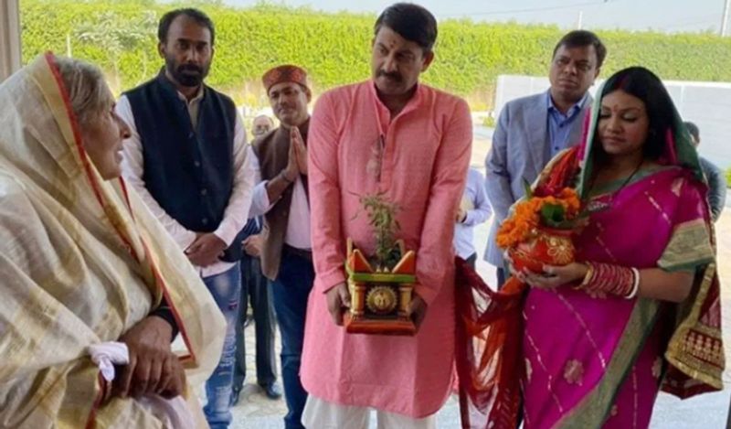हालांकि, पहली पत्नी से तलाक के बाद मनोज ने 48 साल की उम्र तक शादी नहीं की थी, लेकिन बेटी के कहने पर उन्होंने लॉकडाउन में 49 की उम्र में शादी रचा ली थी और इस साल 2021 में उनकी दूसरी पत्नी ने बेटी को जन्म दिया था, जिसका नामकरण भी एक्टर की बड़ी बेटी ने ही किया है। 