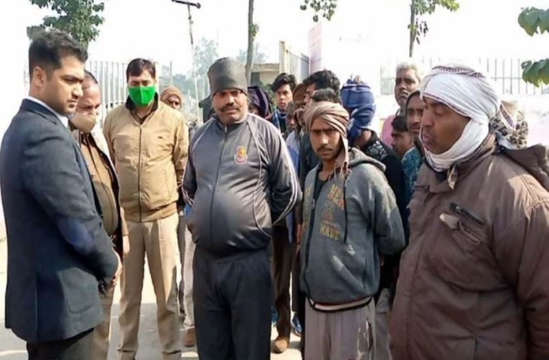 पुलिस ने दबिश देकर एक आरोपी को हिरासत में ले लिया है। उससे घटना के बारे में पूछताछ करने के साथ ही उसके अन्य साथियों की तलाश की जा रही है।