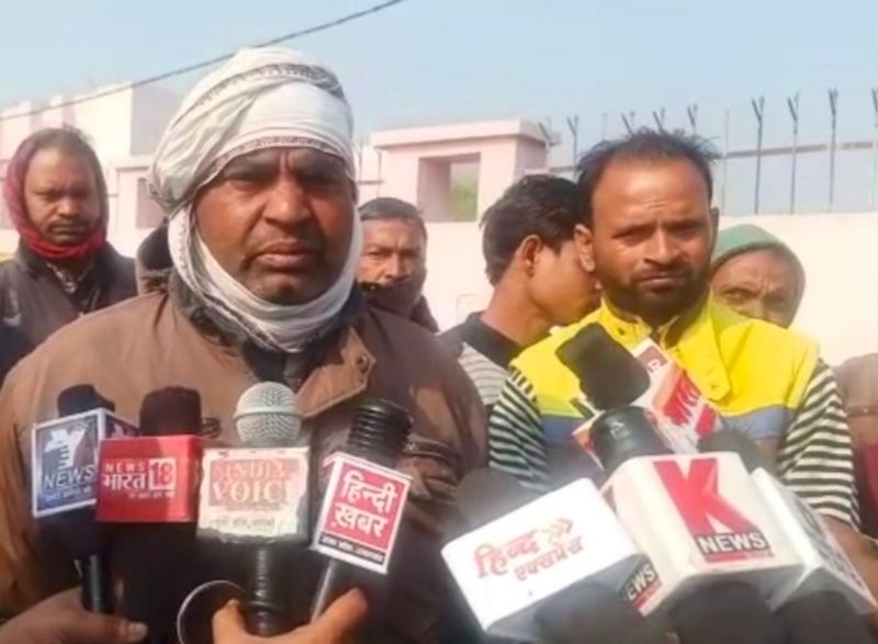 परिजनों ने पुलिस को बताया कि, घटना को अंजाम देने वाले में आरोपी रामस्वरूप ससुर है, जबकि दो अन्य आरोपी राकेश उर्फ बंटी और हेमंत संगीता के फुफेरे बहनोई हैं। इन दोनों रिश्तेदारों पर अमित को घर से बुलाकर ससुराल वालों के पास ले जाने का आरोप है। 