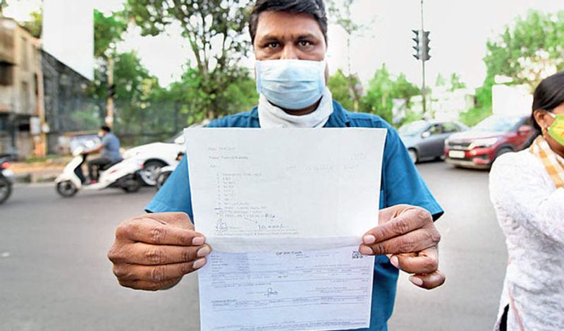अस्पताल में बीते पांच साल से एडमिट पूनम के नाम से 6 करोड़ का बिल जारी किया गया है। रेजिश ने आरोप लगाया कि पैसे ठगने के लिए पूनम की हालत जानबूझकर खराब की गई। साथ ही अब बिल माँगा जा रहा है। पूनम के इलाज के लिए उसके पति को कई नौकरियां छोड़नी पड़ी। 
