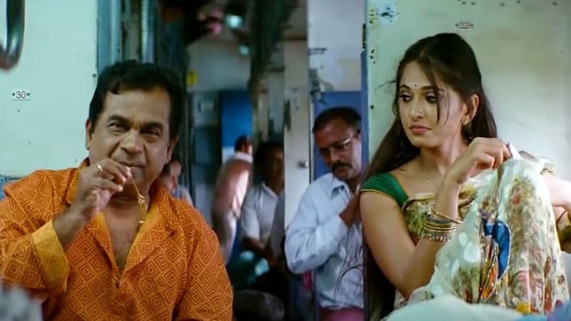 అనుష్క తో ట్రైన్లో రేర్ పిక్.