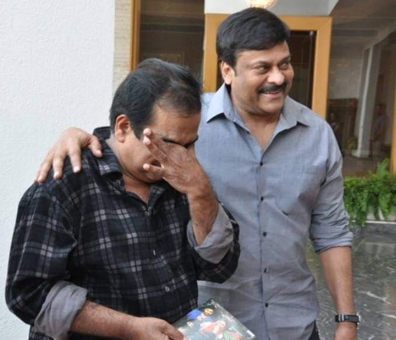 మెగాస్టార్ చిరంజీవితో సరదాగా సన్నివేశంలో...