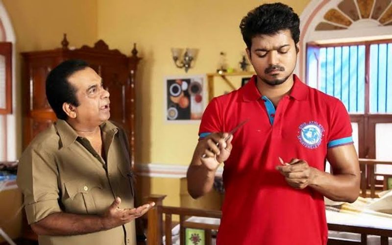 తమిళ స్టార్ విజయ్తో ఓ సీన్లో. బ్రహ్మీ తమిళ సినిమాల్లోనూ నటించారు.