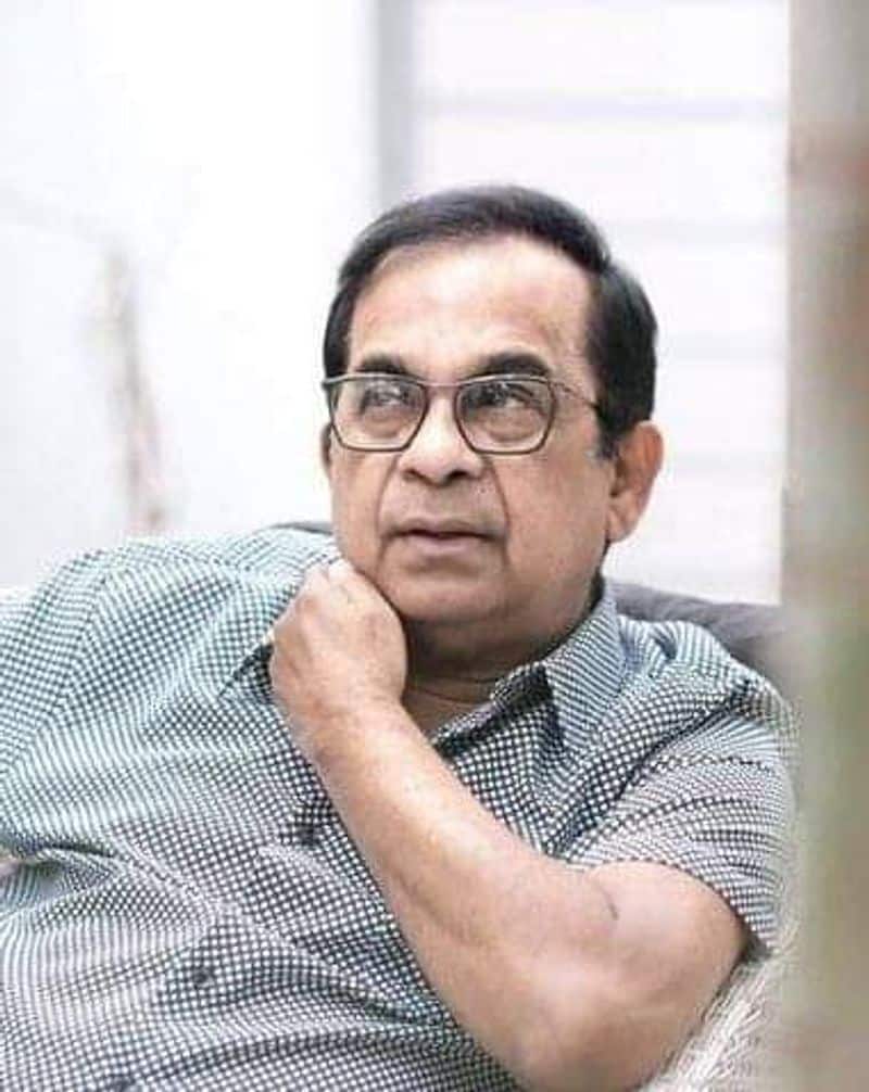 బ్రహ్మానందంలో మంచి స్కెచ్ ఆర్టిస్టు కూడా ఉన్నారు. ఆయన అనేక ఫోటోలను స్కెచ్ వేశారు.