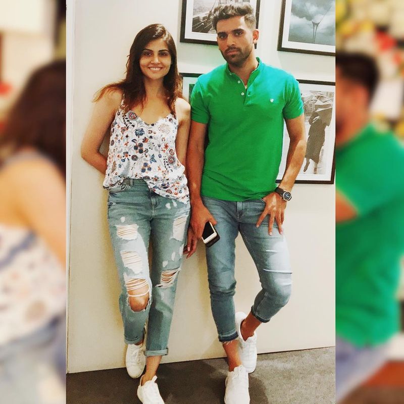 <p>নিজের ভাই দীপক সাহারের সঙ্গেও সম্পর্ক খুবই ভালো মালতী চাহারের। ক্রিকেট খুব পছন্দ করার কারণে সময় পেলেই ভাইয়ের খেলা দেখতে যান তিনি।</p>