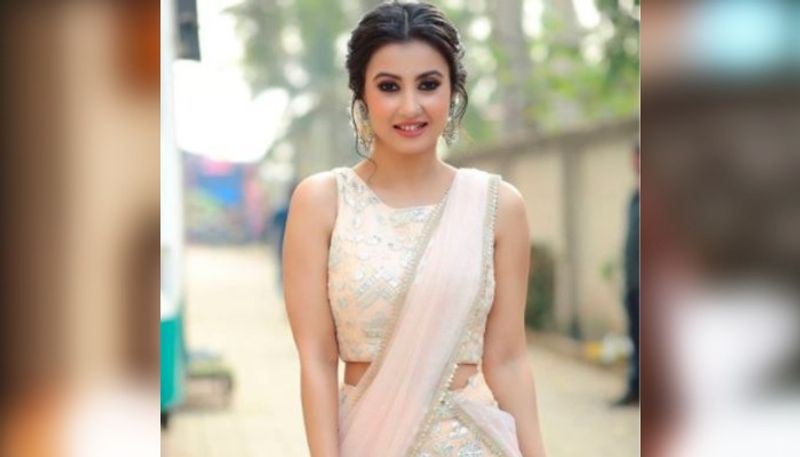 you can set puja fashion according to monami ghosh style bjc