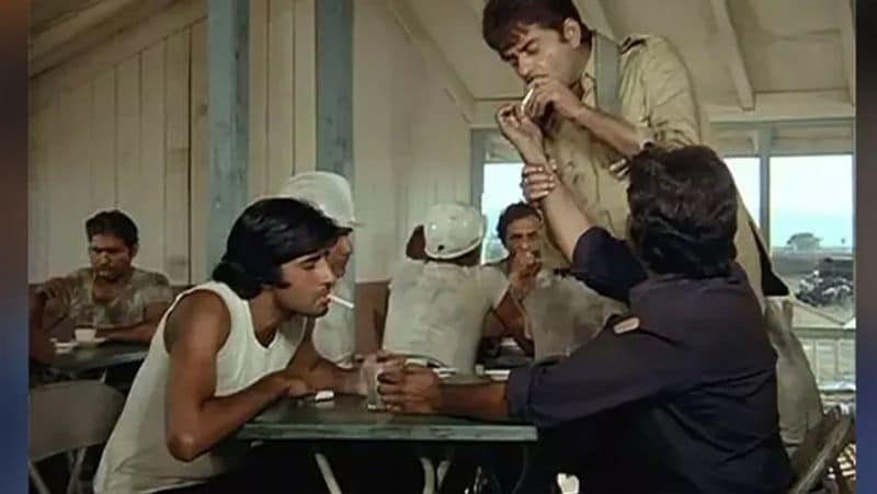 अमिताभ बच्चन के सुपरस्टार बनने के बाद शत्रुघ्न सिन्हा के साथ उनकी काला पत्थर पहली फिल्म थी और दोनों के बीच पूरी फिल्म में कभी ट्यूनिंग नहीं बन पाई थी। हालांकि, दोनों इससे पहले फिल्म परवाना में काम कर चुके थे लेकिन फिल्म कुछ खास नहीं चली थी।