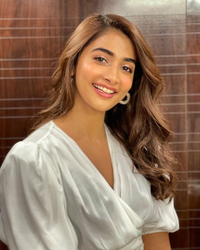 పూజా ఇప్పుడు వరుస సినిమాలతో ఫుల్ బిజీగా ఉంది.
