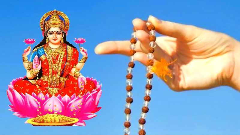 5. प्रति शुक्रवार सुबह स्नान आदि करने के बाद अपनी राशि अनुसार लक्ष्मी मंत्र का जाप करने से जीवन में कभी धन की कमी नही होती। किसी योग्य ज्योतिष से राशि अनुसार लक्ष्मी मंत्र के बारे में जाना जा सकता है।
