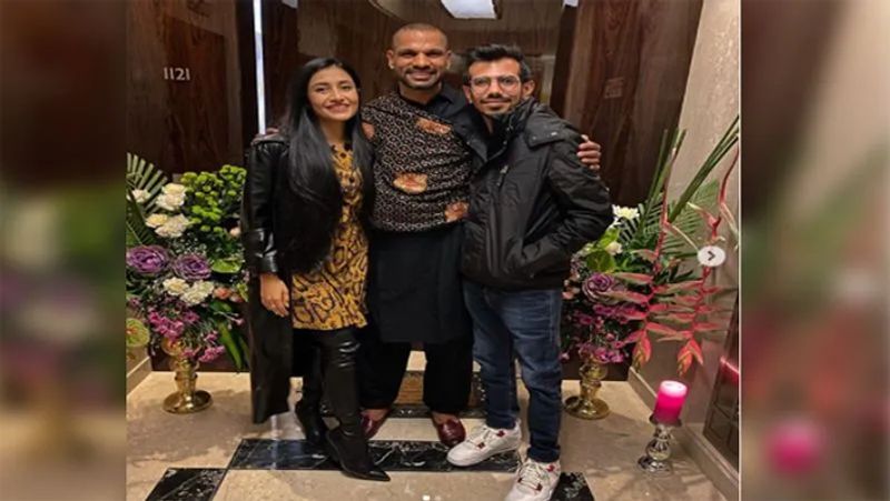 इससे पहले सोमवार को धवन के टीम पार्टनर युजवेंद्र चहल ने उनकी और उनकी पत्नी धनाश्री वर्मा की शानदार मेजबानी के लिए शिखर धवन की तारीफ की थी।
