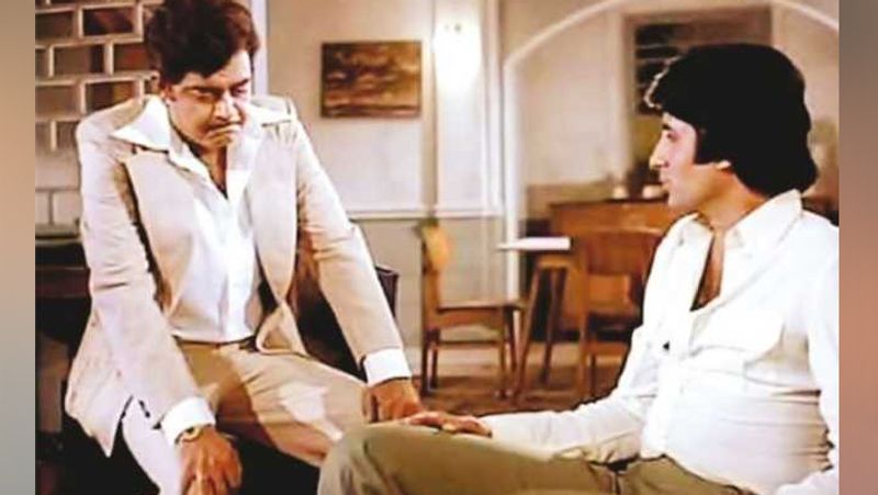 उन्होंने कहा- मेरे अंदर अमिताभ के खिलाफ कुछ भी नहीं है। मैंने हमेशा उनका सम्मान किया है और उनके लिए मेरे अंदर केवल प्यार, स्नेह और आदर है। फिर भी अगर कोई पूछता है, तो मैं कहता हूं छोड़ो कल की बातें, कल की बात पुरानी नए दौर में लिखेंगे मिलकर नई कहानी। हालांकि, इस बात से इंकार नहीं किया कि दोनों के बीच काफी समय तक मनमुटाव भी रहा।