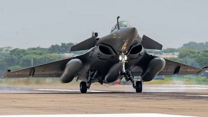 Induction of Rafale aircraft into Indian Air Force by 2022: IAF chief-dnm Induction of Rafale aircraft into Indian Air Force by 2022: IAF chief-dnm