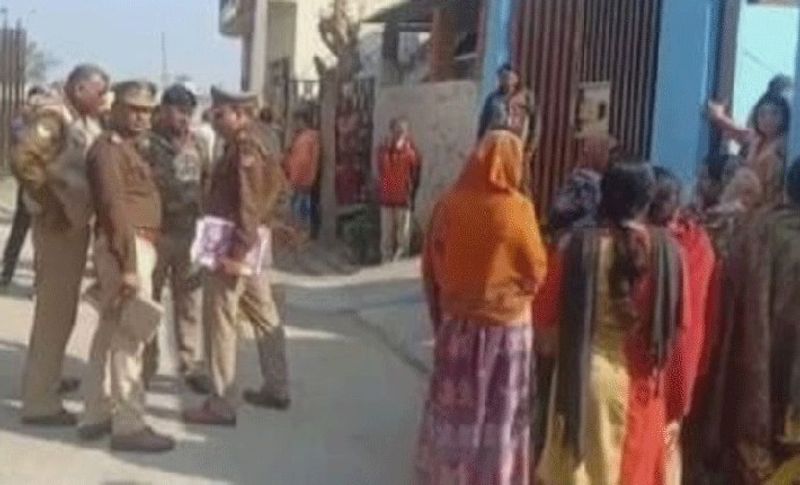 बता दें कि विक्रमजीत सिंह मकबूलपुरा का रहने वाला था और वो फाइनेंसर का काम करता था। पुलिस के मुताबिक, वो पिछले कुछ समय से अपने घरेलू झगड़े के कारण परेशान चल रहा था। इसी के चलते उसने सोमवार रात 10 बजे सबसे पहले अपनी पत्नी को गोली मारी। फिर अपने 4 वर्षीय बच्ची को गोलियां चलाकर मार डाला। अंत में खुद को भी उसी पिस्तौल से गोलीमार कर आत्महत्या कर ली। 