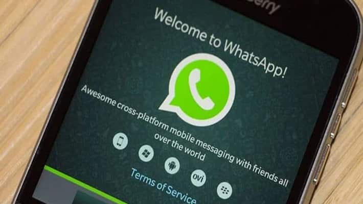 Delhi High Court seeks Centre's response on plea challenging new privacy policy of WhatsApp-dnm Delhi High Court seeks Centre's response on plea challenging new privacy policy of WhatsApp-dnm