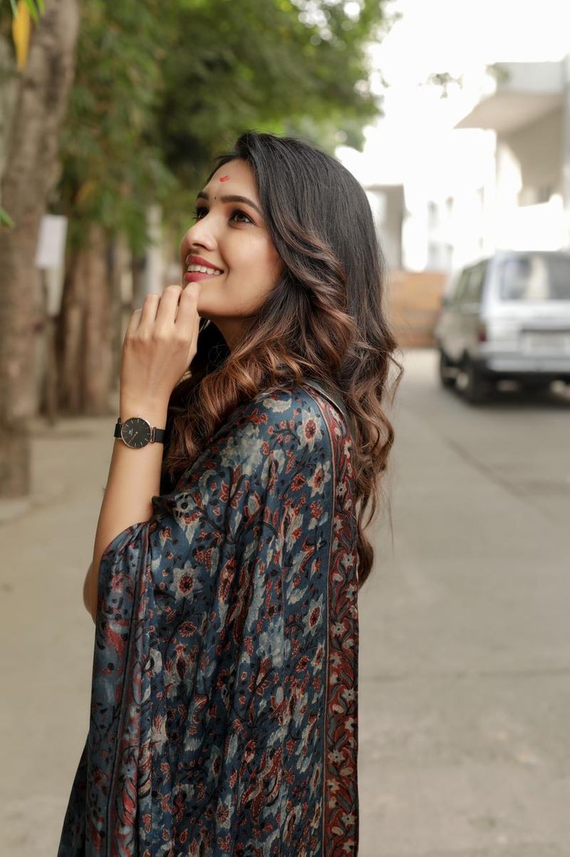 அசோக் செல்வன், ரித்விகா சிங், விஜய் சேதுபதி உள்ளிட்டோர் நடித்த ஓ மை கடவுளே படம் மூலம் வெள்ளித்திரையில் அறிமுகமானார்.