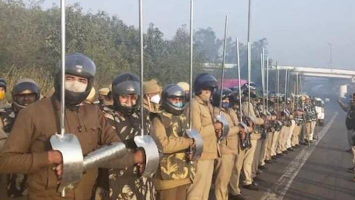 Delhi Police clarifies after photos of cops with steel lathis go viral kpn Delhi Police clarifies after photos of cops with steel lathis go viral kpn
