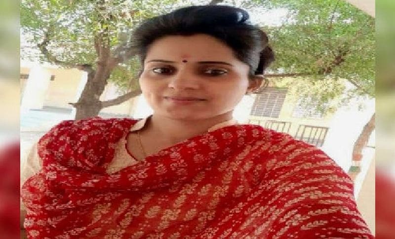 प्रेमिला की मिल चुकी हैं ये सरकारी नौकरी
1. एसएससी जीडी
2. राजस्थान पुलिस
3. महिला सुपरवाइजर
4. एलडीसी
5. ग्राम सेवक
6. पटवारी
7. थर्ड ग्रेड टीचर
8. वरिष्ठ शिक्षिका
9 . फर्स्ट ग्रेड टीचर (वर्तमान में वह इसी नौकरी को कर रही हैं।) इसके अलावा प्रमिला राज्य की सीटेट और दो बार आरएएस प्री भी पास कर चुकी हैं।
