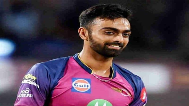 जयदेव उनादकट भले ही भारतीय क्रिकेट टीम के लिए ज्यादा समय तक नहीं खेल पाए हों लेकिन वह आईपीएल के स्टार खिलाड़ी हैं। वह आईपीएल में राजस्थान रॉयल्स का हिस्सा रहे हैं। 80 पारियों में उन्होंने 2420 रन बनाए हैं। जिसमें उनका बेस्ट स्कोर 81 रहा था। 