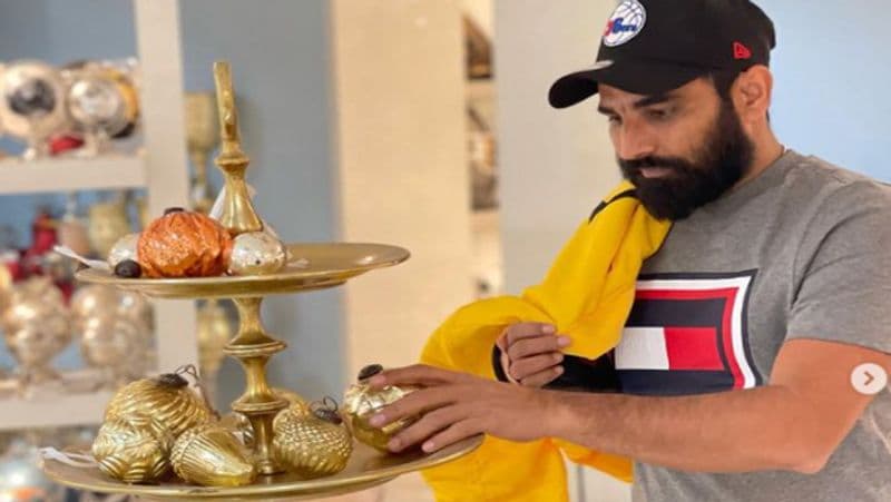 भारतीय क्रिकेट टीम के तेज गेंदबाज मोहम्मद शमी इन दिनों टीम इंडिया से बाहर चल रहे हैं। ऐसे में वह अपने नए बिजेनस पर ध्यान दे रहे हैं। जिसकी जानकारी उन्होंने खुद अपने इंस्टाग्राम के जरिए दी।