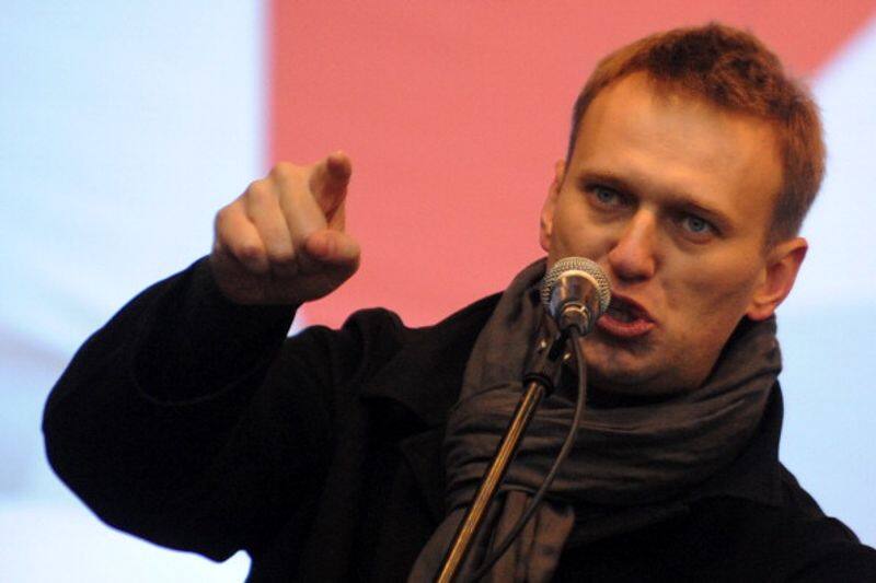 Putin critic Alexei Navalny jailed and supporters in protest