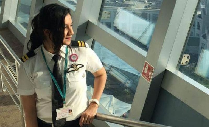 बता दें कि आयशा को सिंगल इंजन का सेसना 152 और 172 एयरक्राफ्ट उड़ाने का भी अनुभव है। उन्हें 200 घंटे की उड़ान पूरा होने के बाद कॉमर्शियल पायलट का लाइसेंस दिया गया है। आयशा आयशा अपनी सफलता का श्रेय अपने माता-पिता को देती हैं। 
