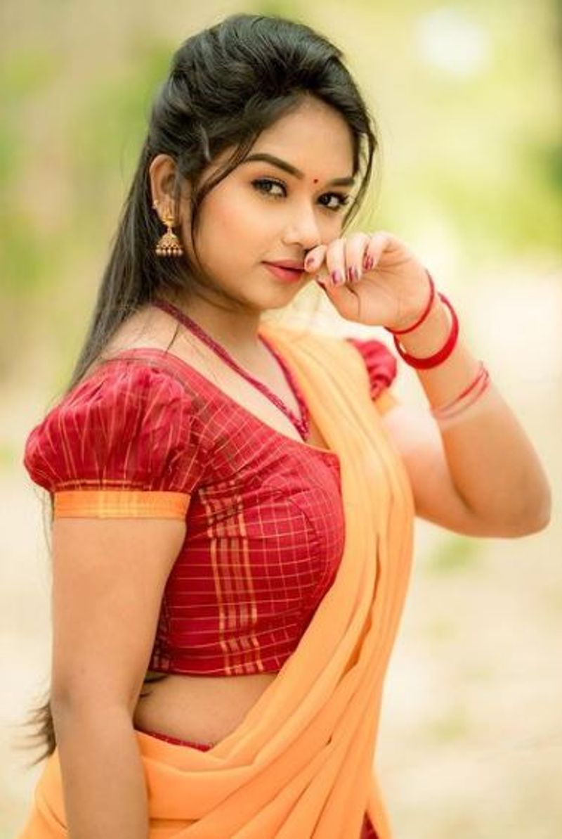 குறுகுறு பார்வையில் கொள்ளை அழகு 